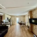 Luxury Apt Petra In 400 Year Old Stone House 4+2