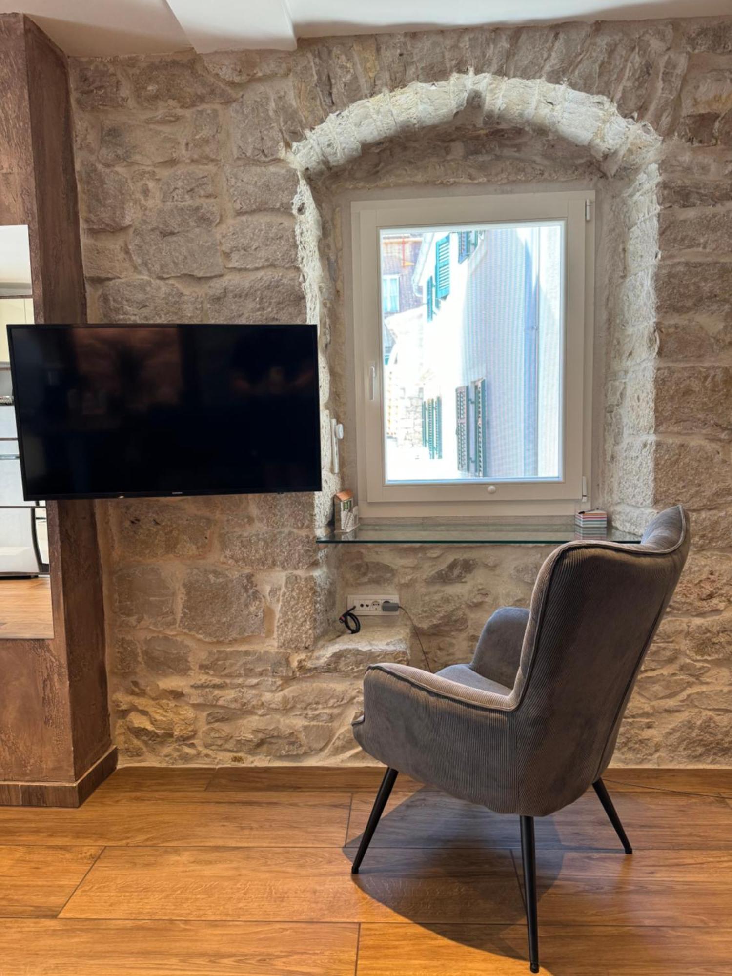Luxury Petra In 400 Year Old Stone House 4+2 Lägenhet Split