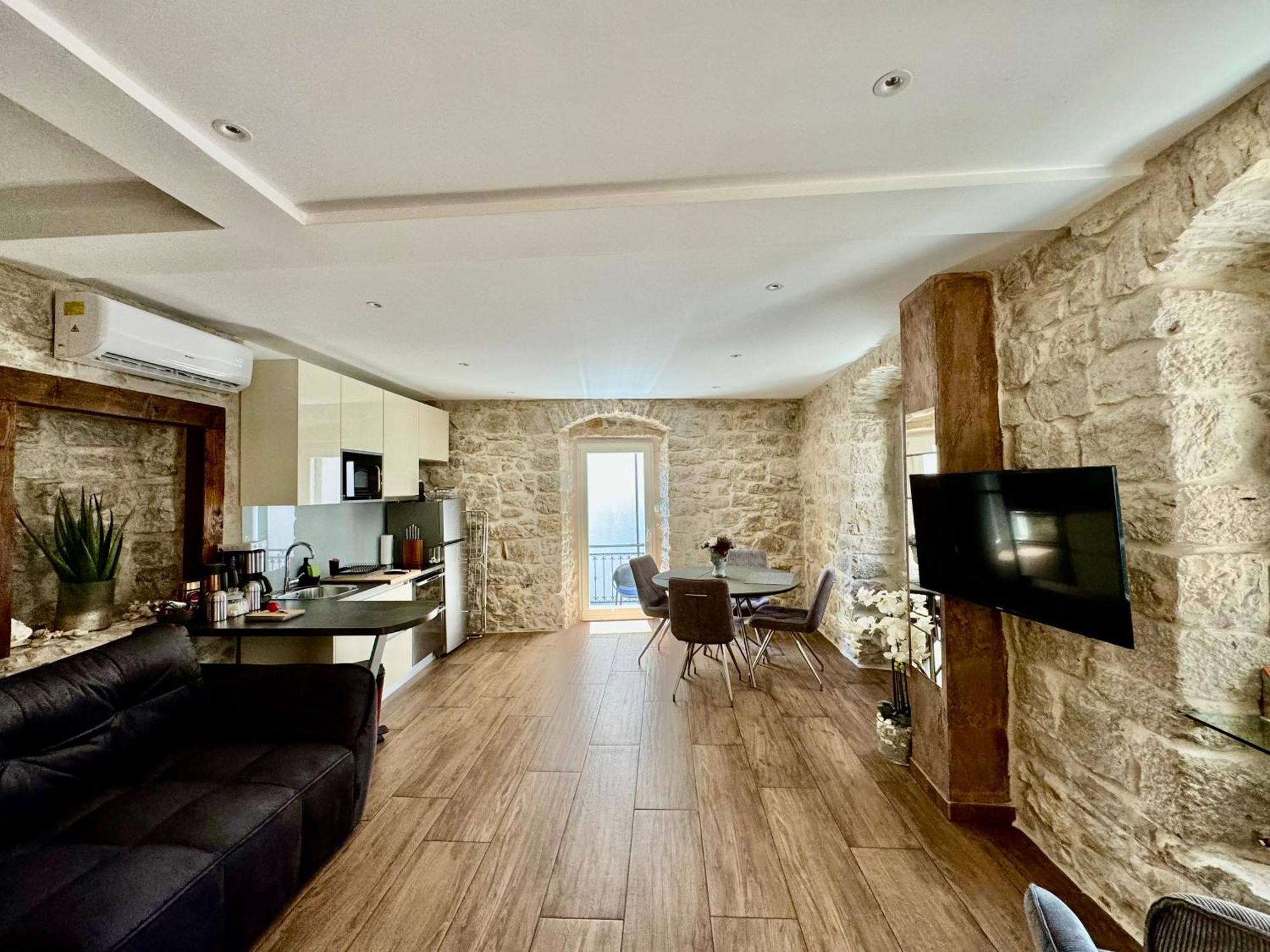 Luxury Petra In 400 Year Old Stone House 4+2 Lägenhet *
