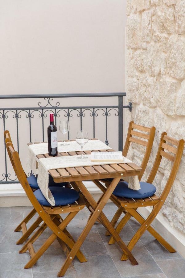 Luxury Petra In 400 Year Old Stone House 4+2 Split