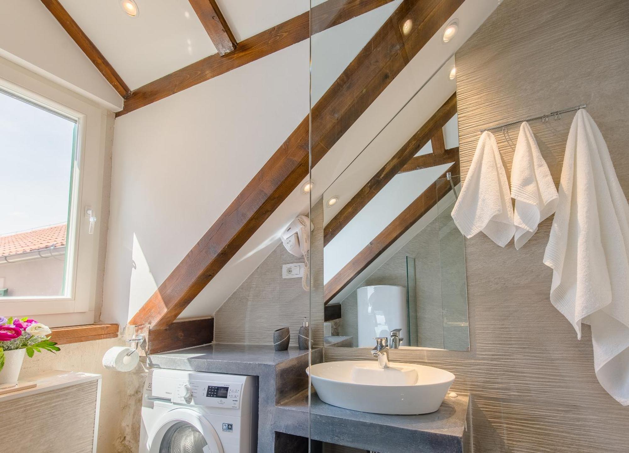 Luxury Petra In 400 Year Old Stone House 4+2 Lägenhet Split